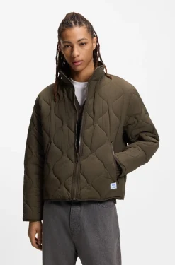 Water-repellent jacket with onion quilting