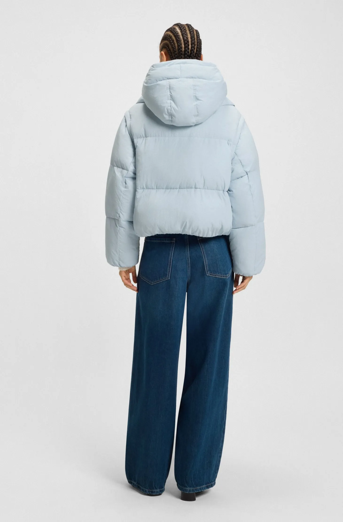 Water-repellent padded jacket with detachable sleeves and scarf