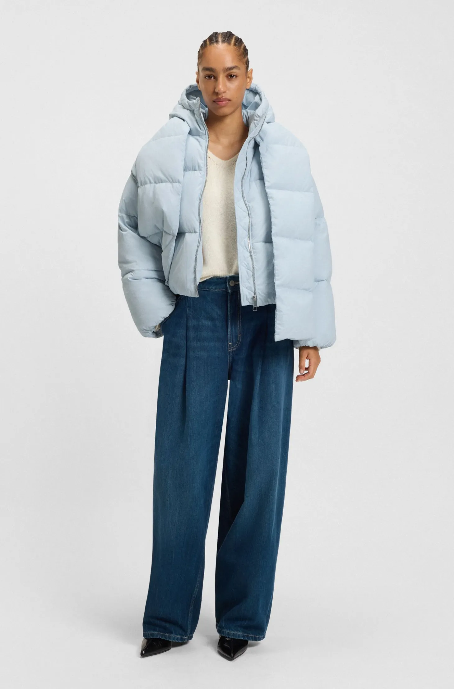 Water-repellent padded jacket with detachable sleeves and scarf