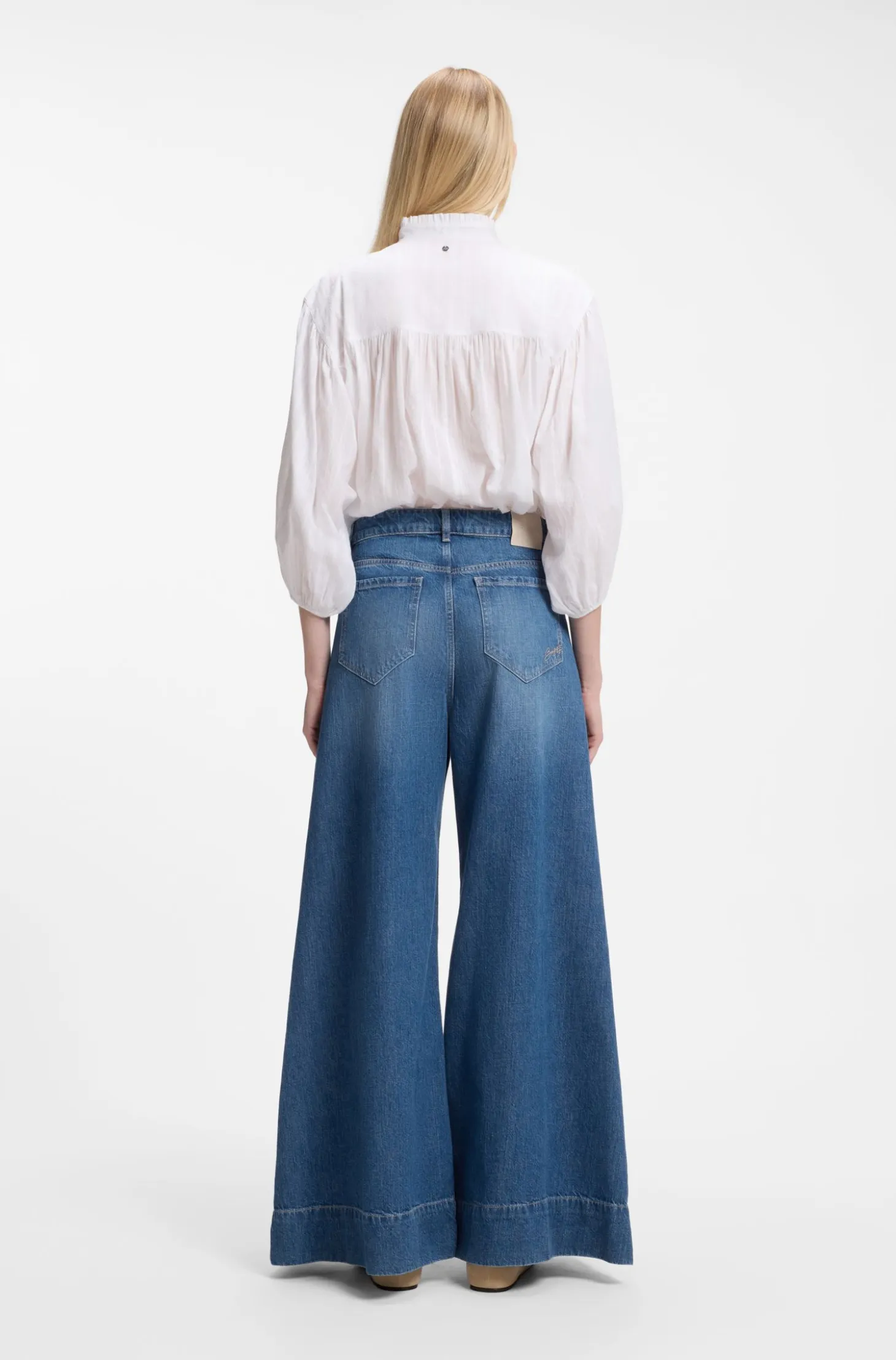 Wide-leg high-rise jeans in vintage-wash denim