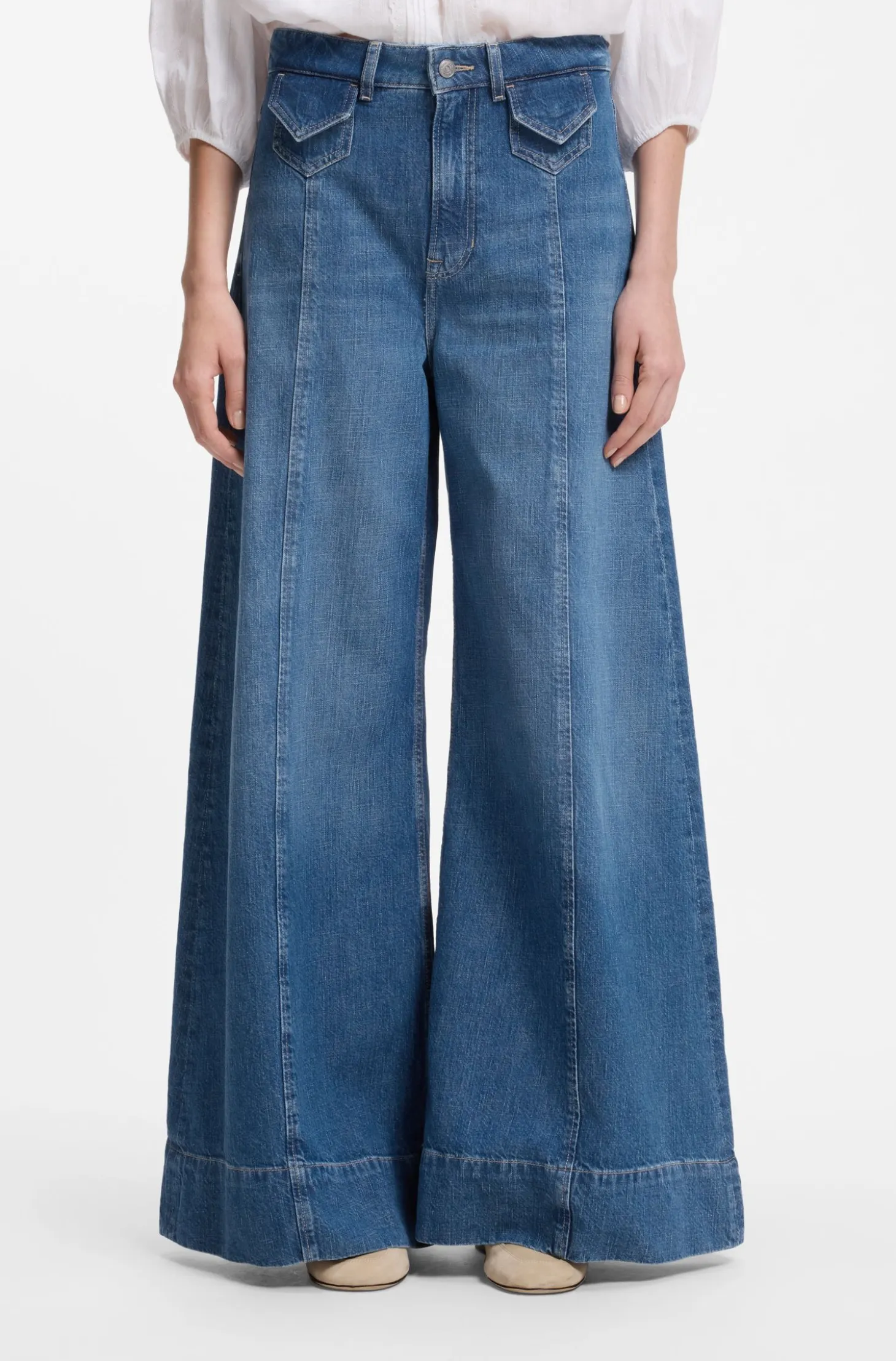 Wide-leg high-rise jeans in vintage-wash denim