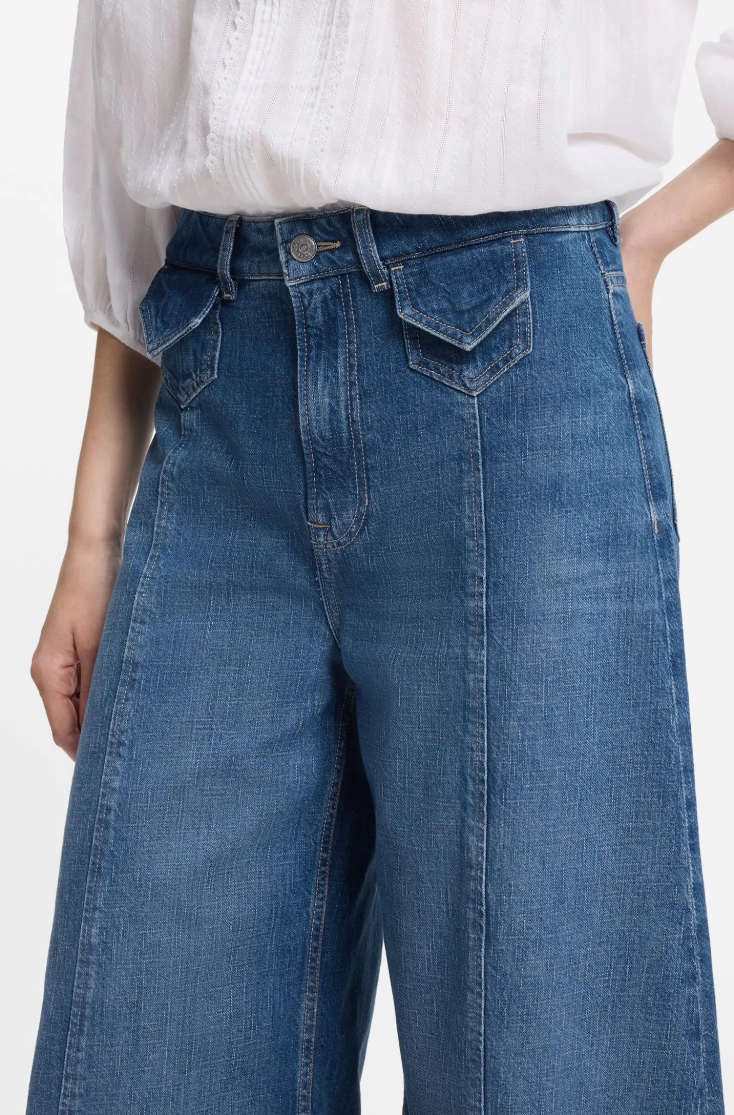 Wide-leg high-rise jeans in vintage-wash denim