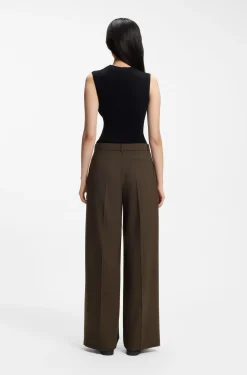 Wide-leg trousers in stretch fabric with front pleats