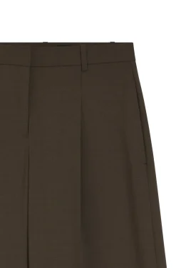 Wide-leg trousers in stretch fabric with front pleats
