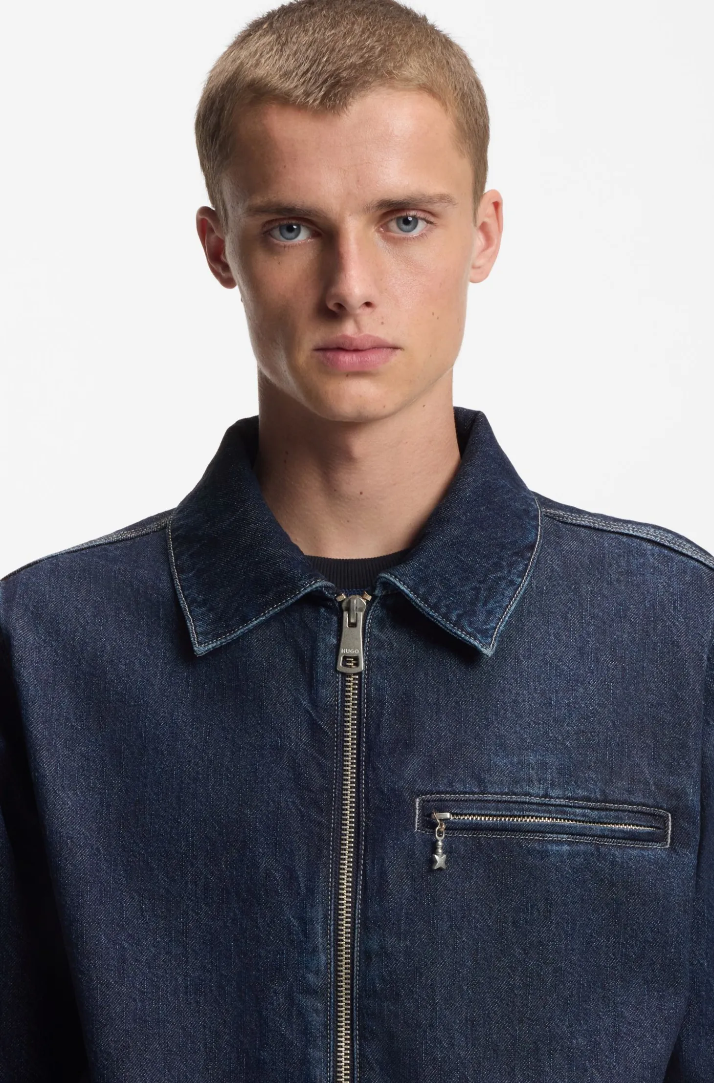 Zip-up jacket in blue denim with chest pocket